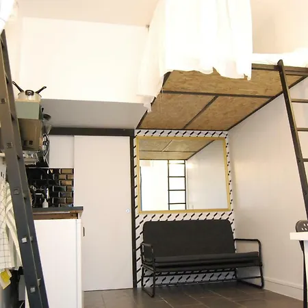 Luminous 20m² District Of Batignolles Parigi
